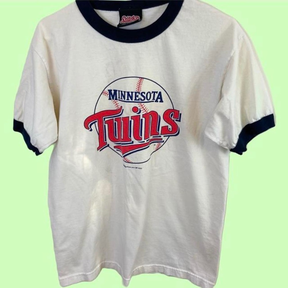 2005 Vintage White Minnesota Twins Baseball Tee short sleeve shirt with graphic
